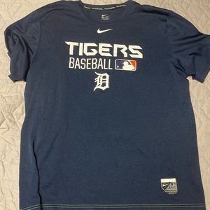 Detroit tigers T shirt